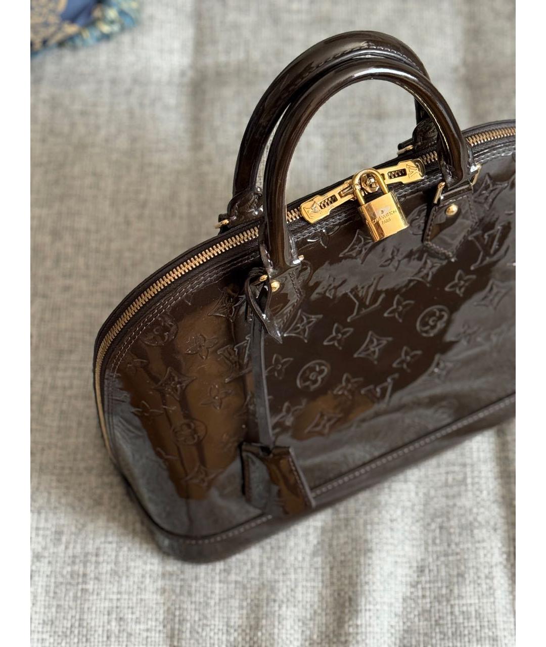 LOUIS VUITTON Коричневая сумка с короткими ручками из лакированной кожи, фото 4