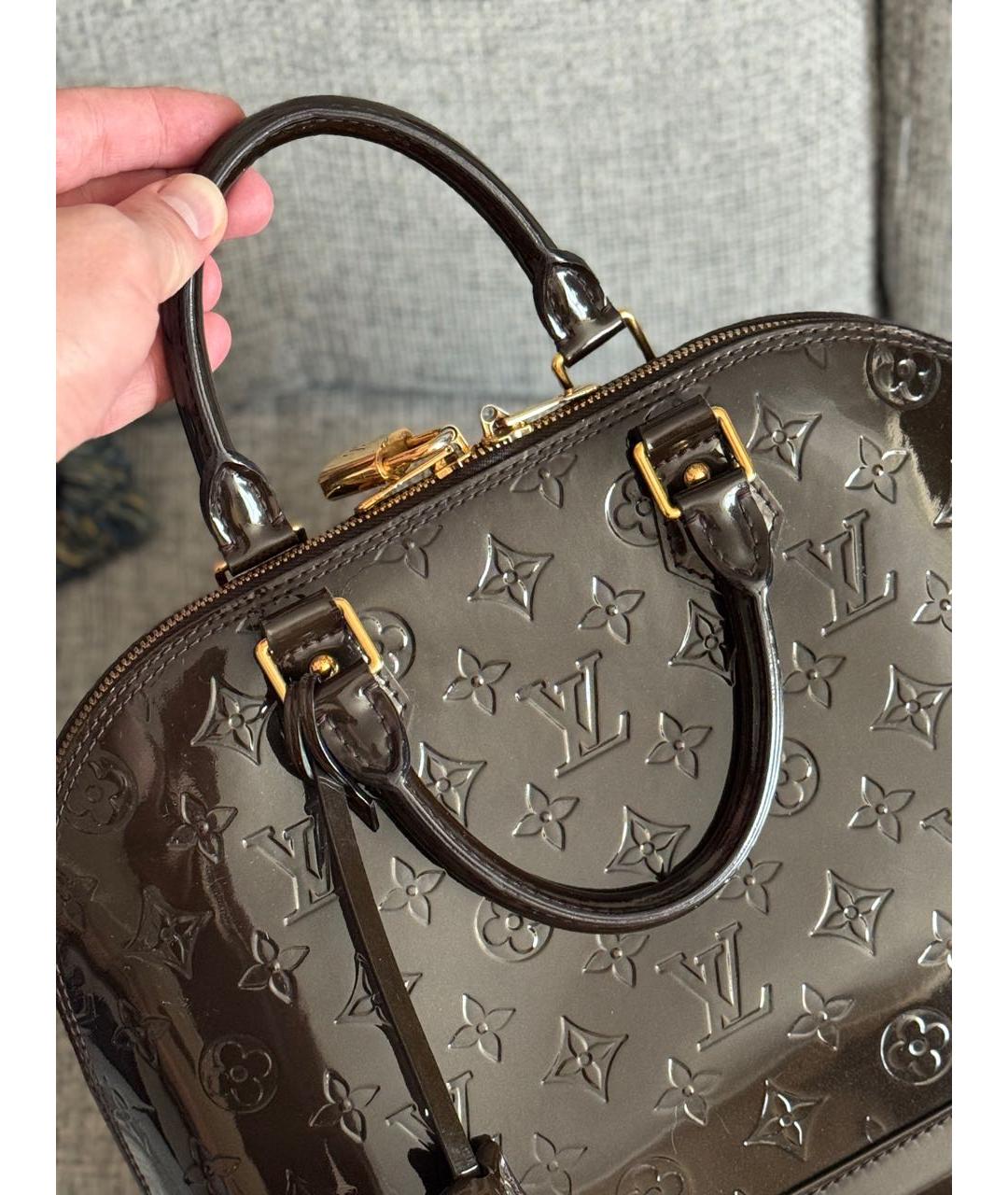 LOUIS VUITTON Коричневая сумка с короткими ручками из лакированной кожи, фото 6