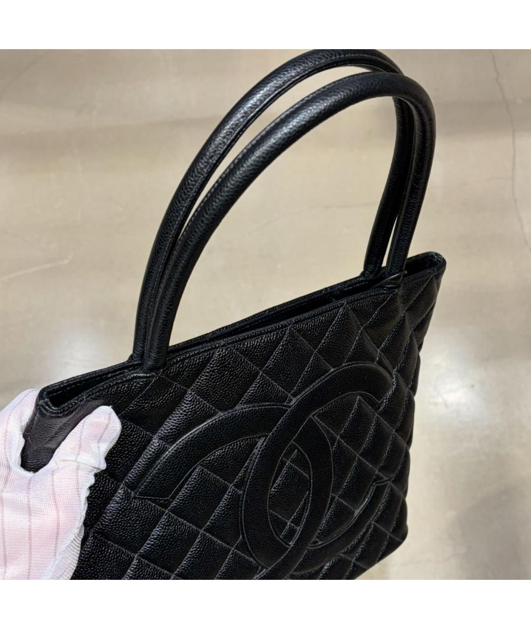 CHANEL Черная кожаная сумка тоут, фото 3