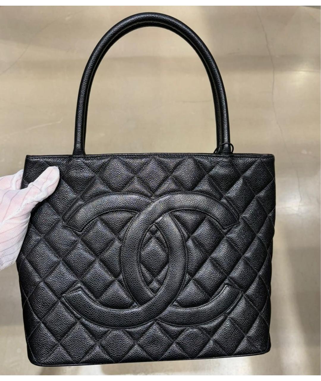 CHANEL Черная кожаная сумка тоут, фото 2