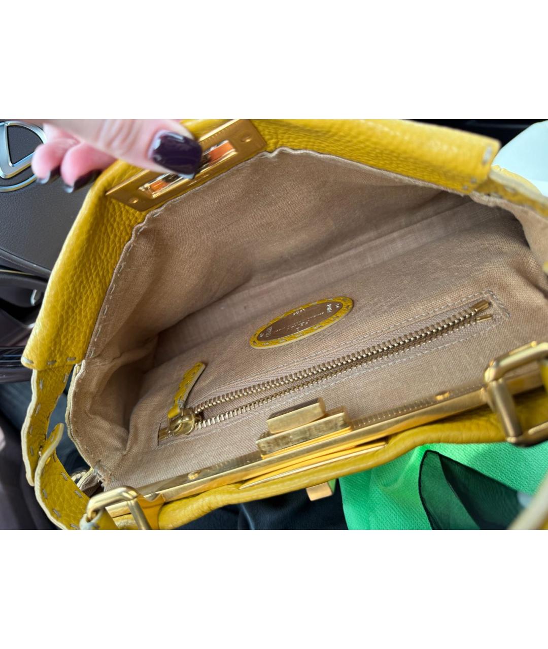 FENDI Горчичная кожаная сумка с короткими ручками, фото 6