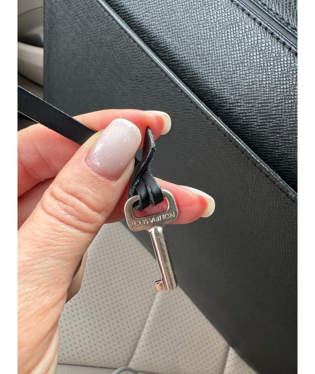 LOUIS VUITTON Черный кожаный портфель, фото 7