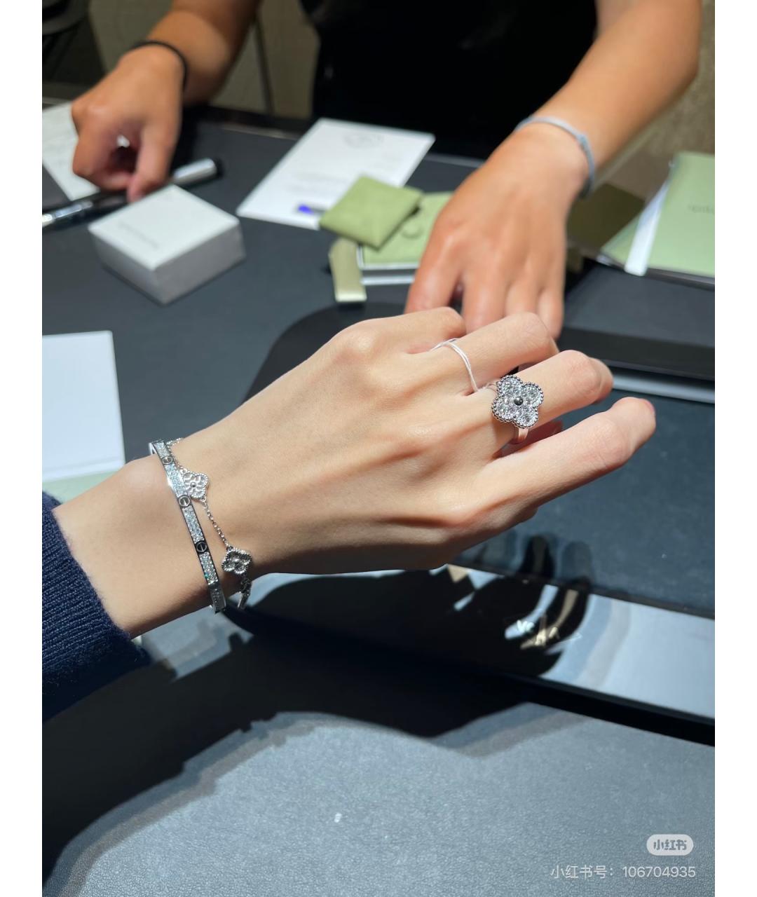 VAN CLEEF & ARPELS Серебряное кольцо из белого золота, фото 7