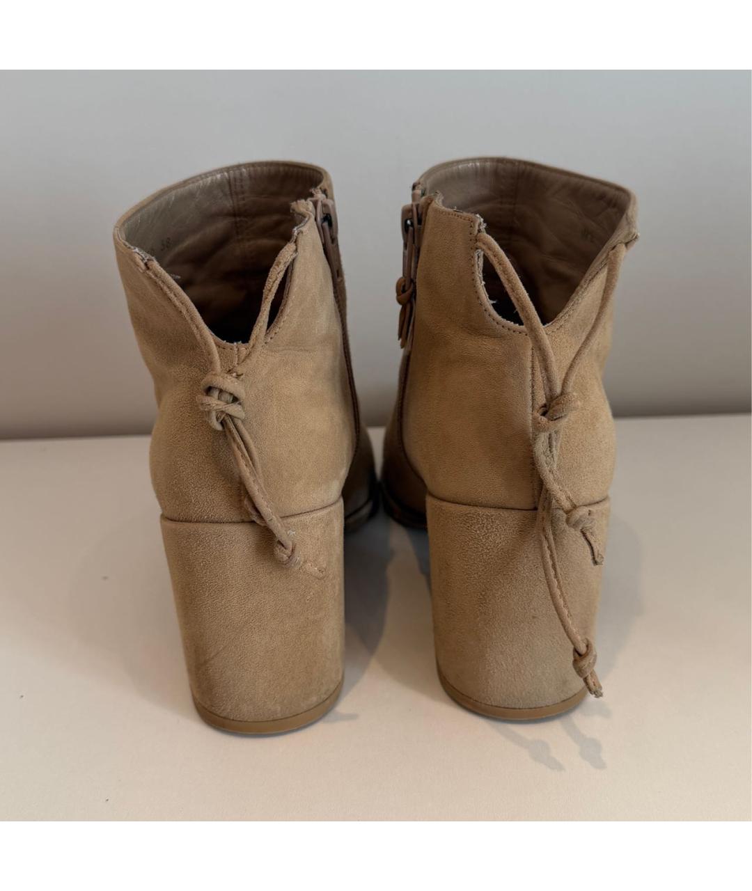 STUART WEITZMAN Бежевые замшевые ботильоны, фото 3