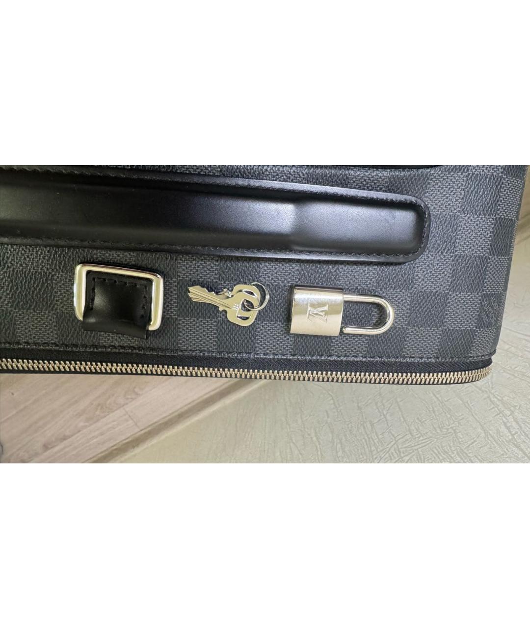 LOUIS VUITTON Черный чемодан, фото 5