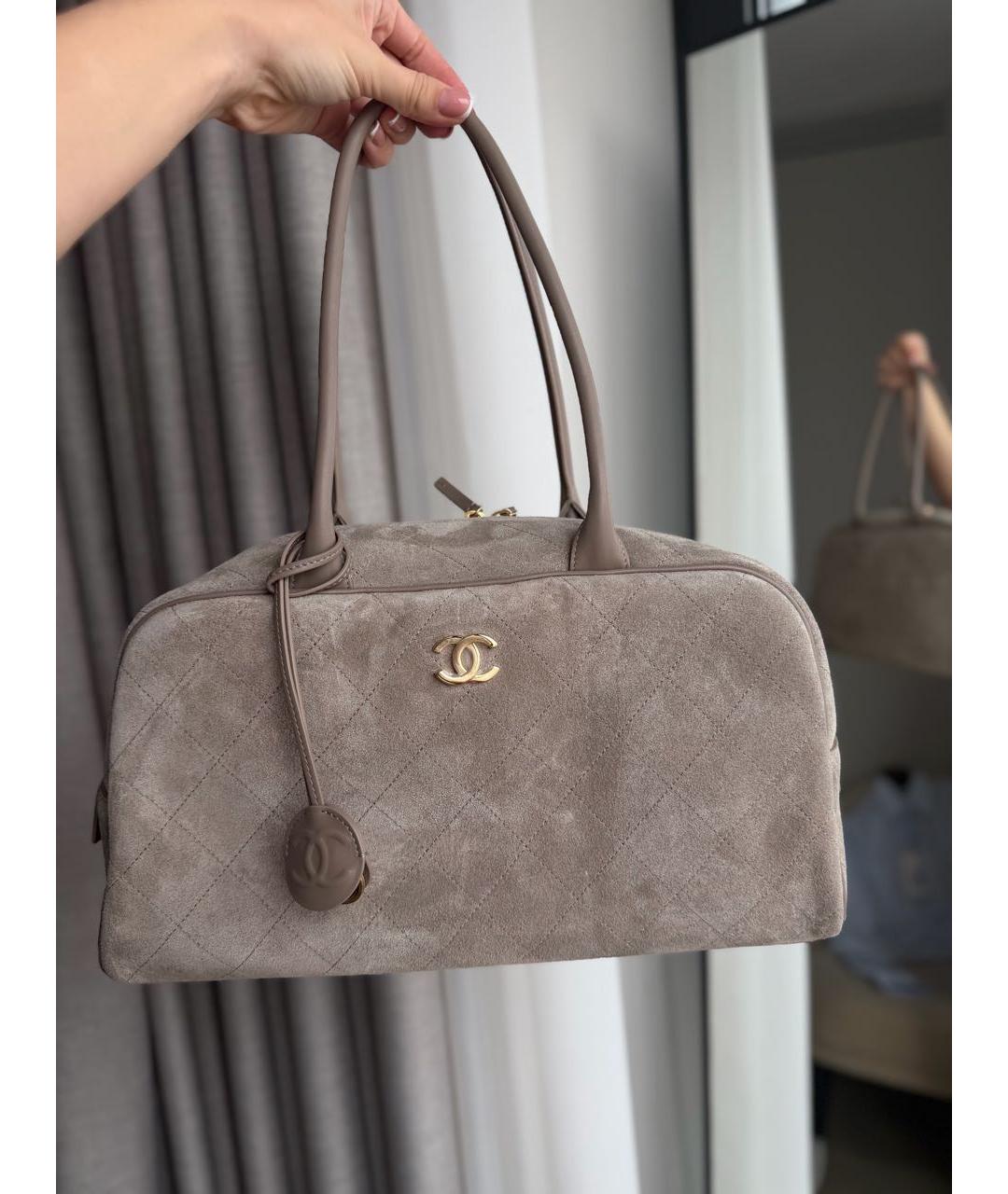 CHANEL Бежевая замшевая сумка с короткими ручками, фото 7