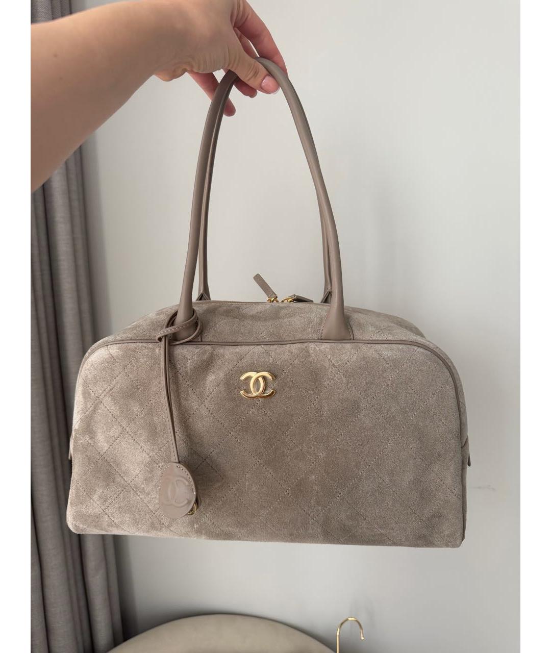 CHANEL Бежевая замшевая сумка с короткими ручками, фото 8