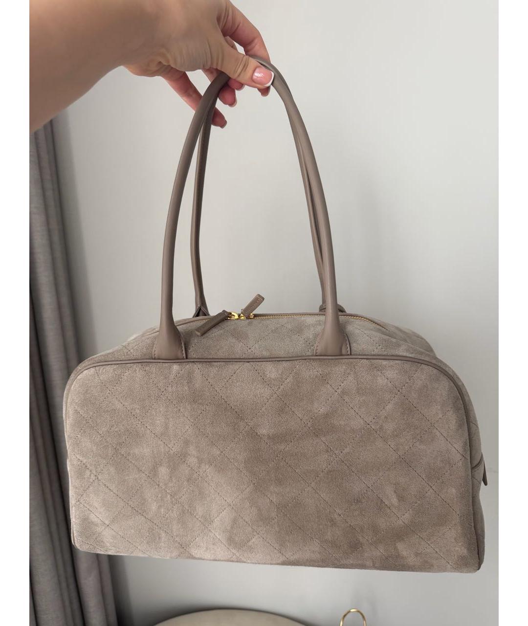 CHANEL Бежевая замшевая сумка с короткими ручками, фото 3