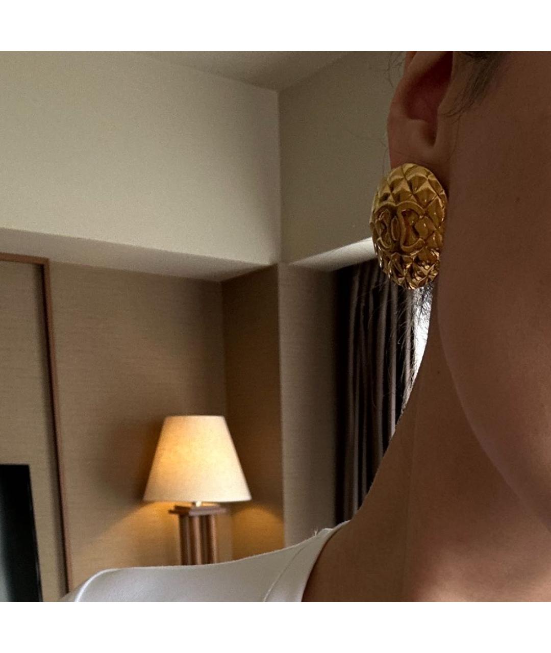 CHANEL Золотые металлические клипсы, фото 7