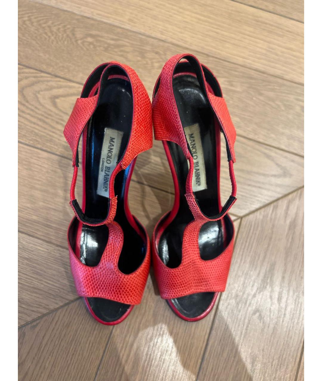 MANOLO BLAHNIK Коралловые кожаные босоножки, фото 4