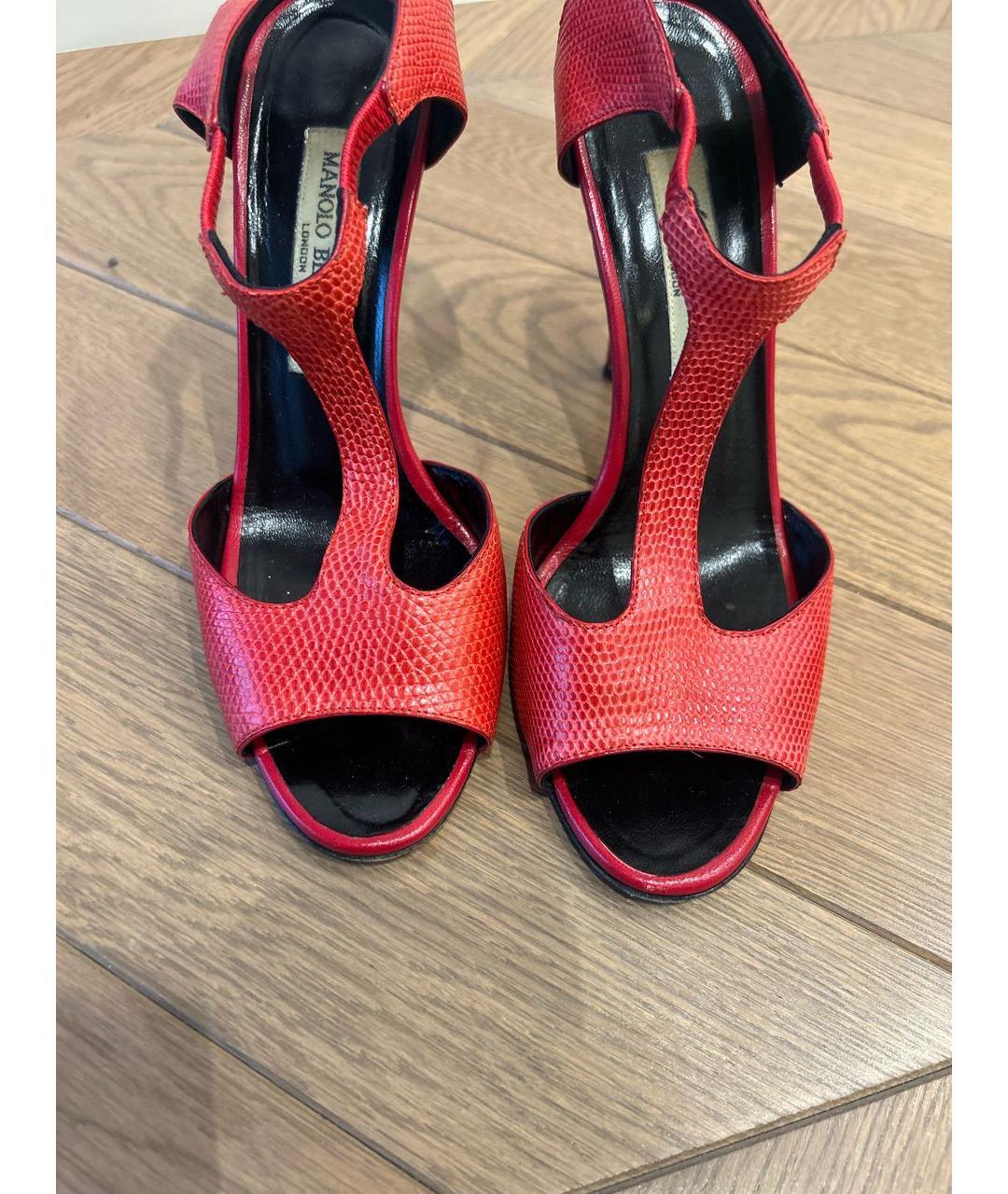 MANOLO BLAHNIK Коралловые кожаные босоножки, фото 6