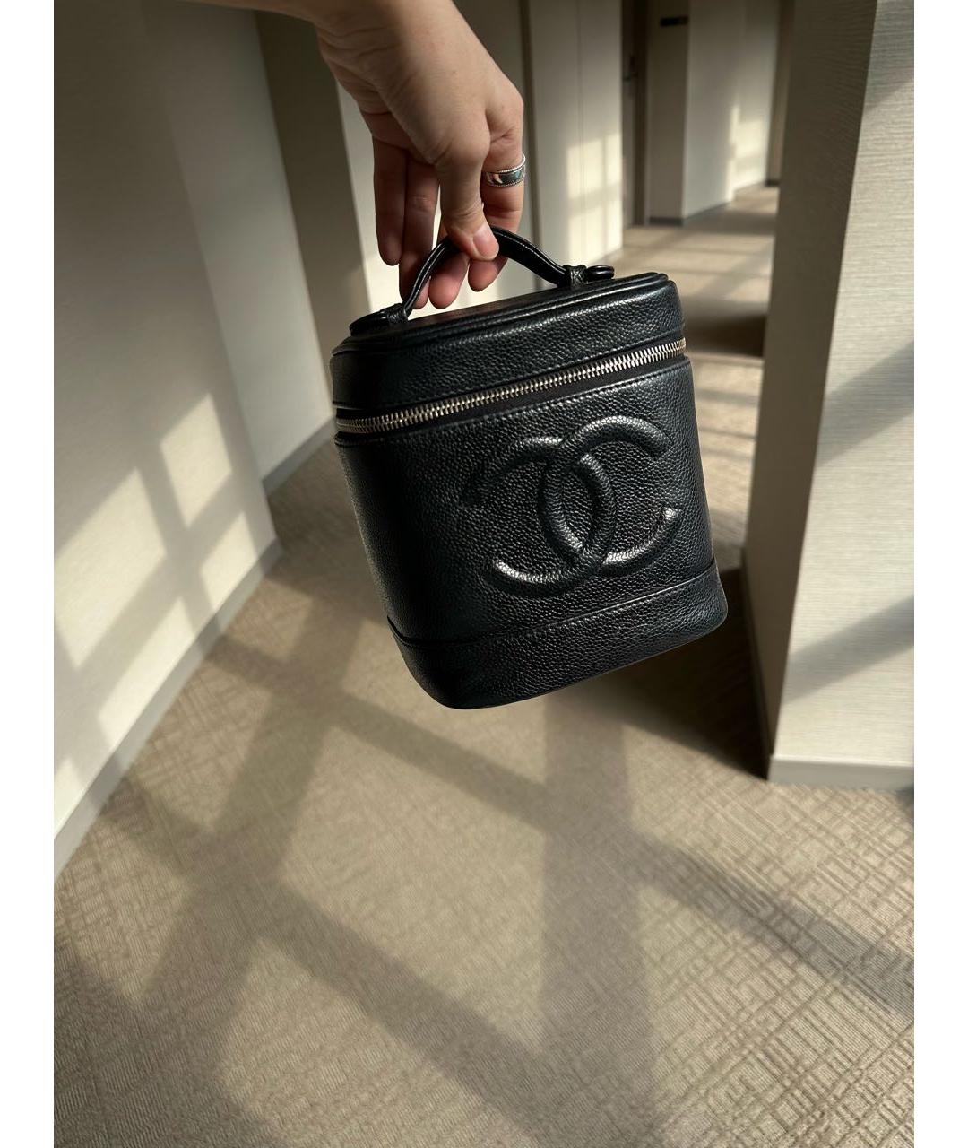 CHANEL Черная кожаная сумка с короткими ручками, фото 6