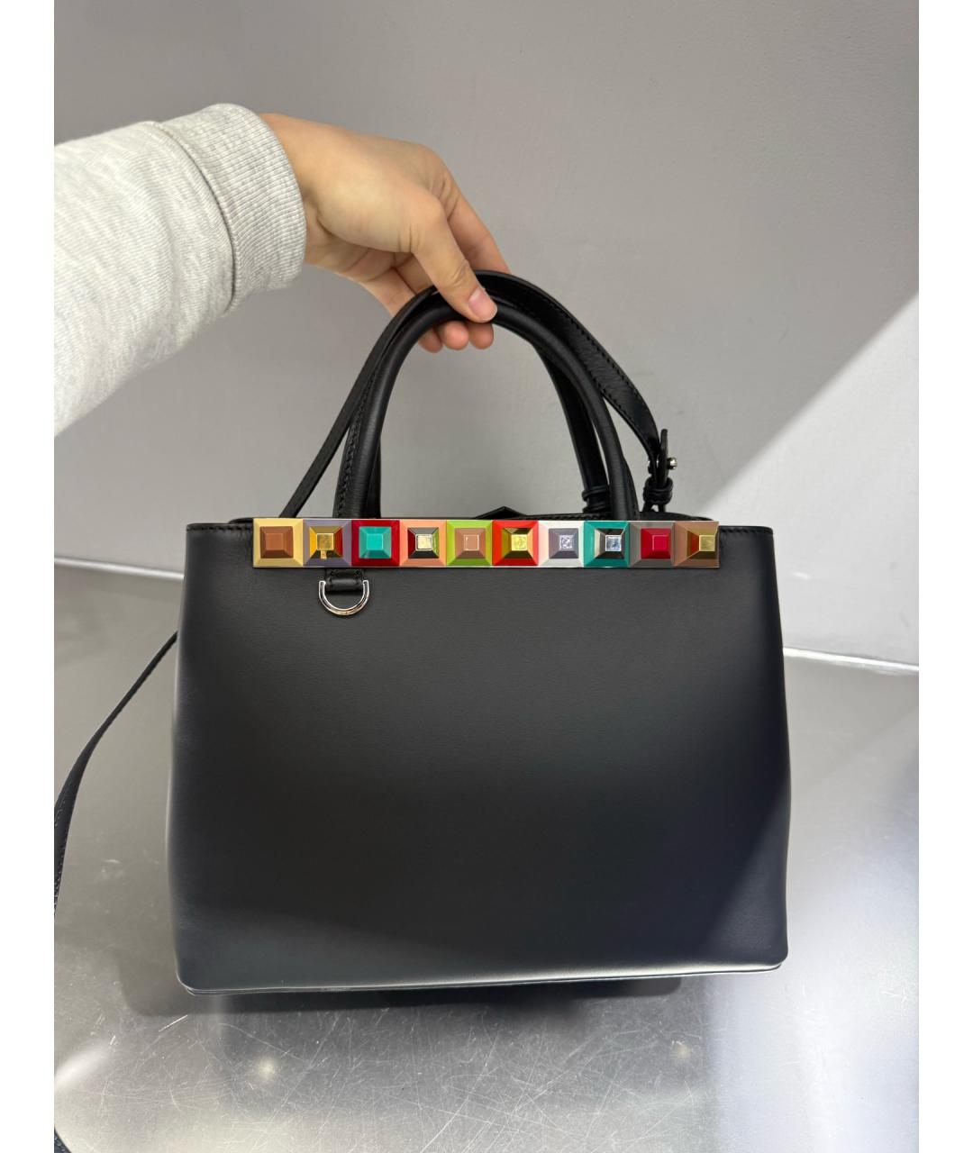 FENDI Черная кожаная сумка с короткими ручками, фото 4