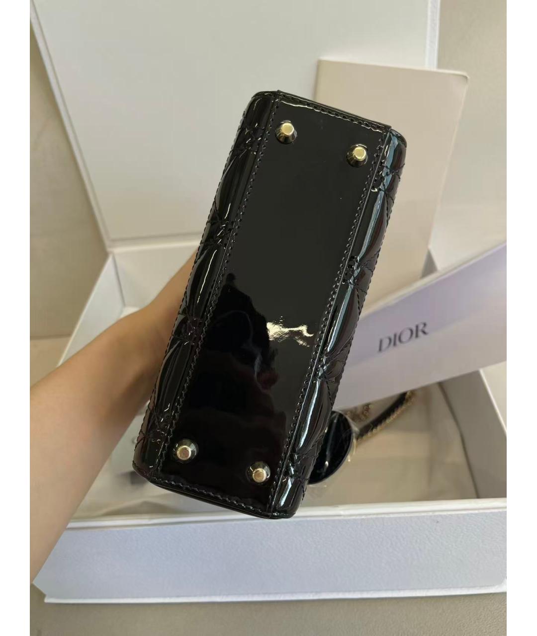 CHRISTIAN DIOR Черная сумка с короткими ручками из лакированной кожи, фото 5