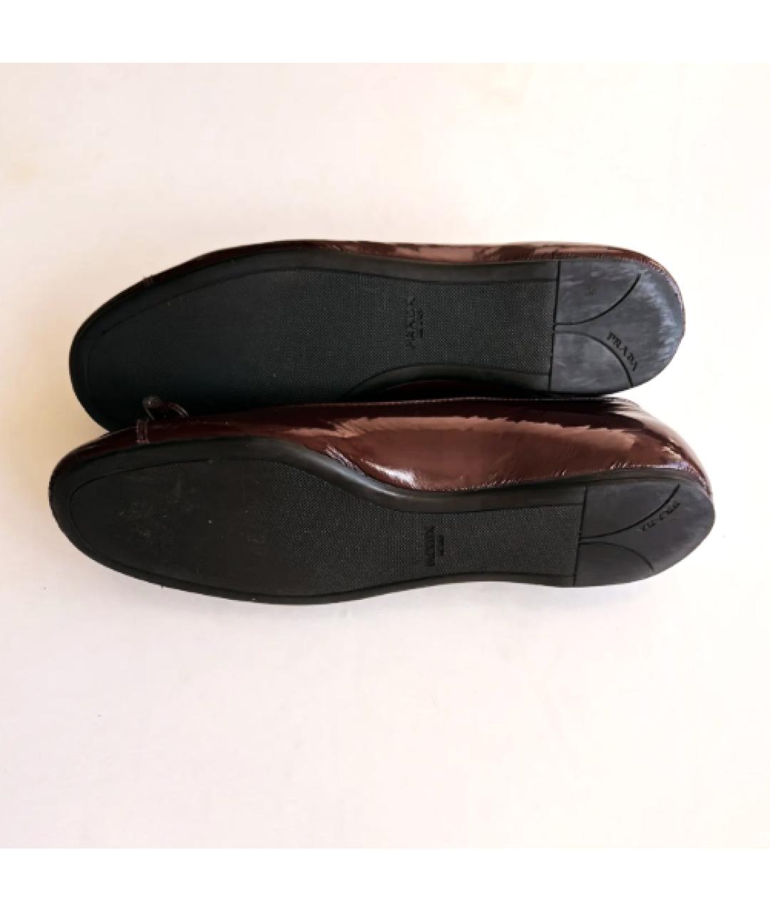 PRADA Коричневые балетки из лакированной кожи, фото 5