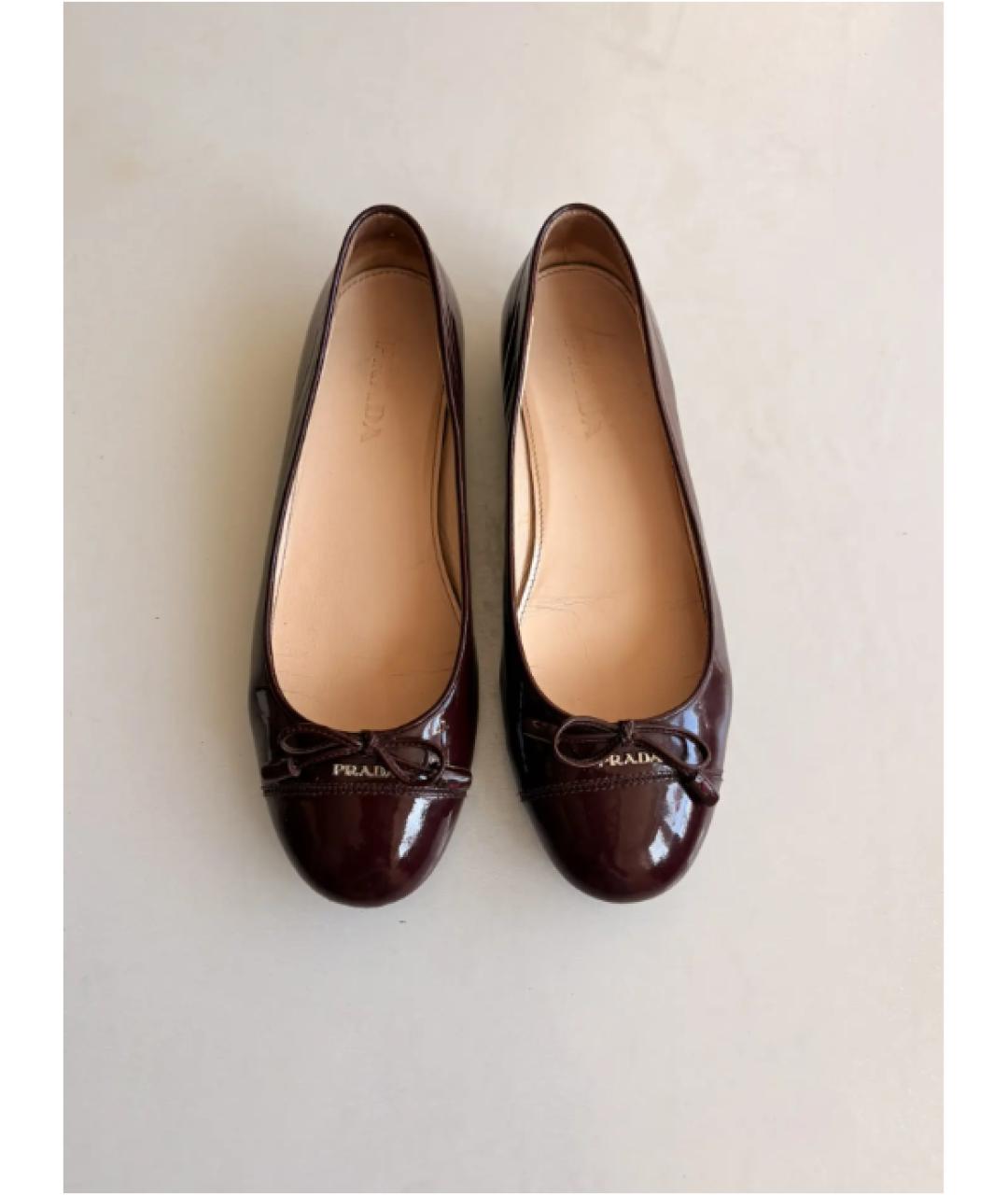 PRADA Коричневые балетки из лакированной кожи, фото 2