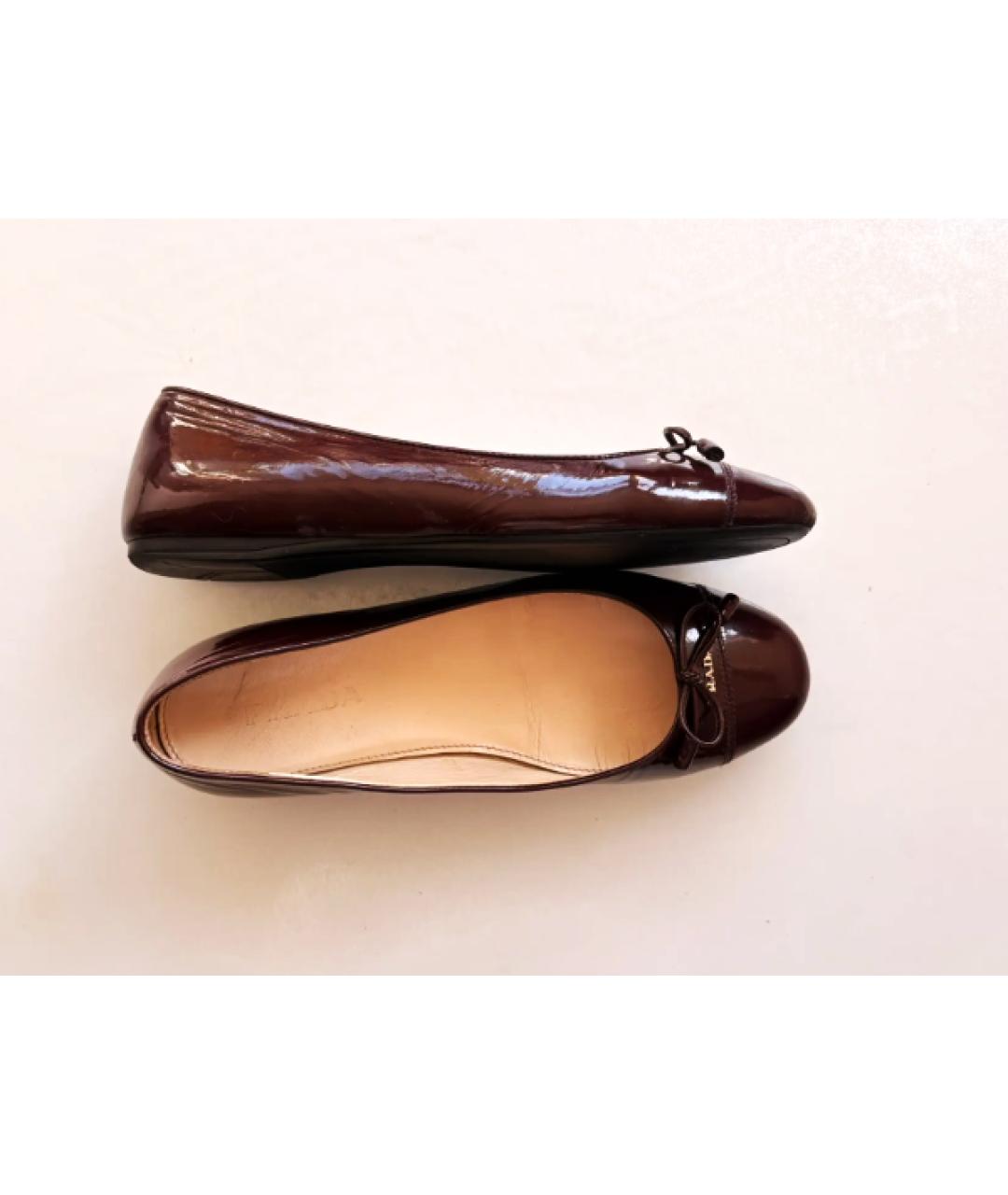 PRADA Коричневые балетки из лакированной кожи, фото 8