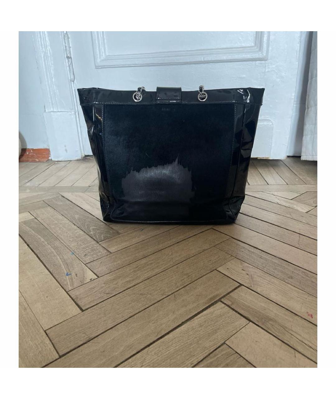 CHANEL Черная сумка тоут из лакированной кожи, фото 3