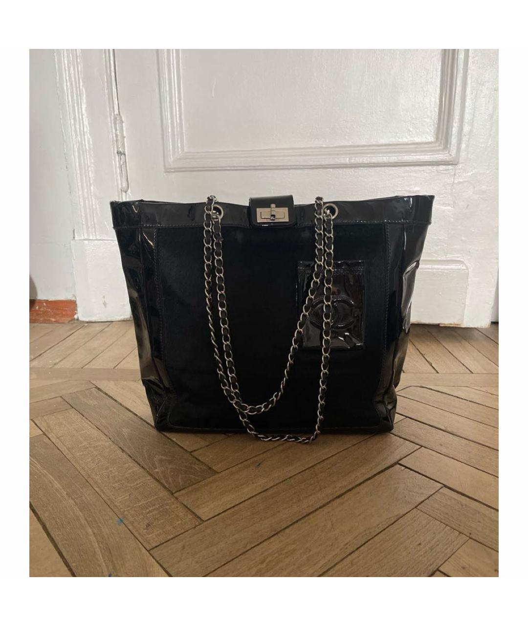 CHANEL Черная сумка тоут из лакированной кожи, фото 9