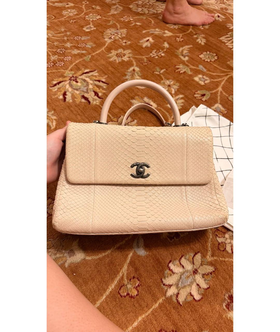 CHANEL Розовая сумка с короткими ручками из экзотической кожи, фото 7