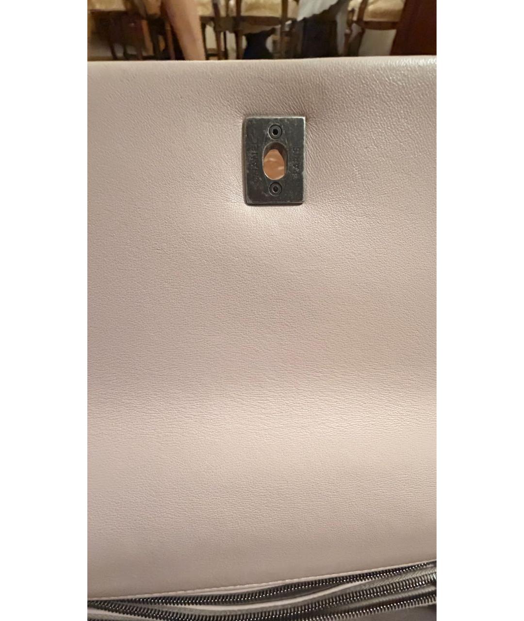 CHANEL Розовая сумка с короткими ручками из экзотической кожи, фото 5