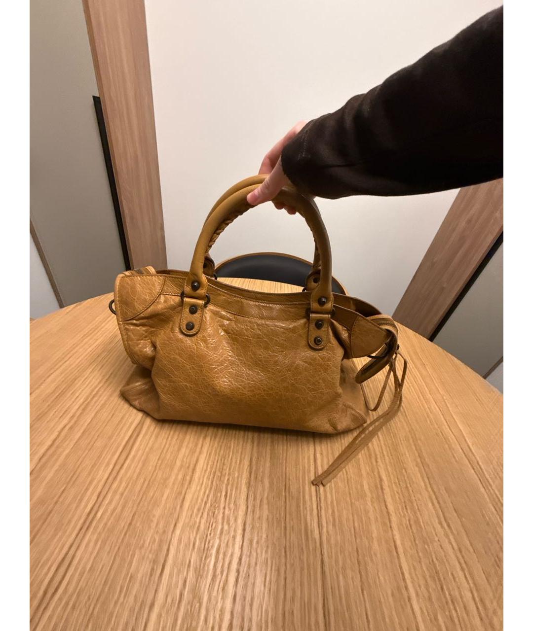 BALENCIAGA Коричневая кожаная сумка с короткими ручками, фото 3