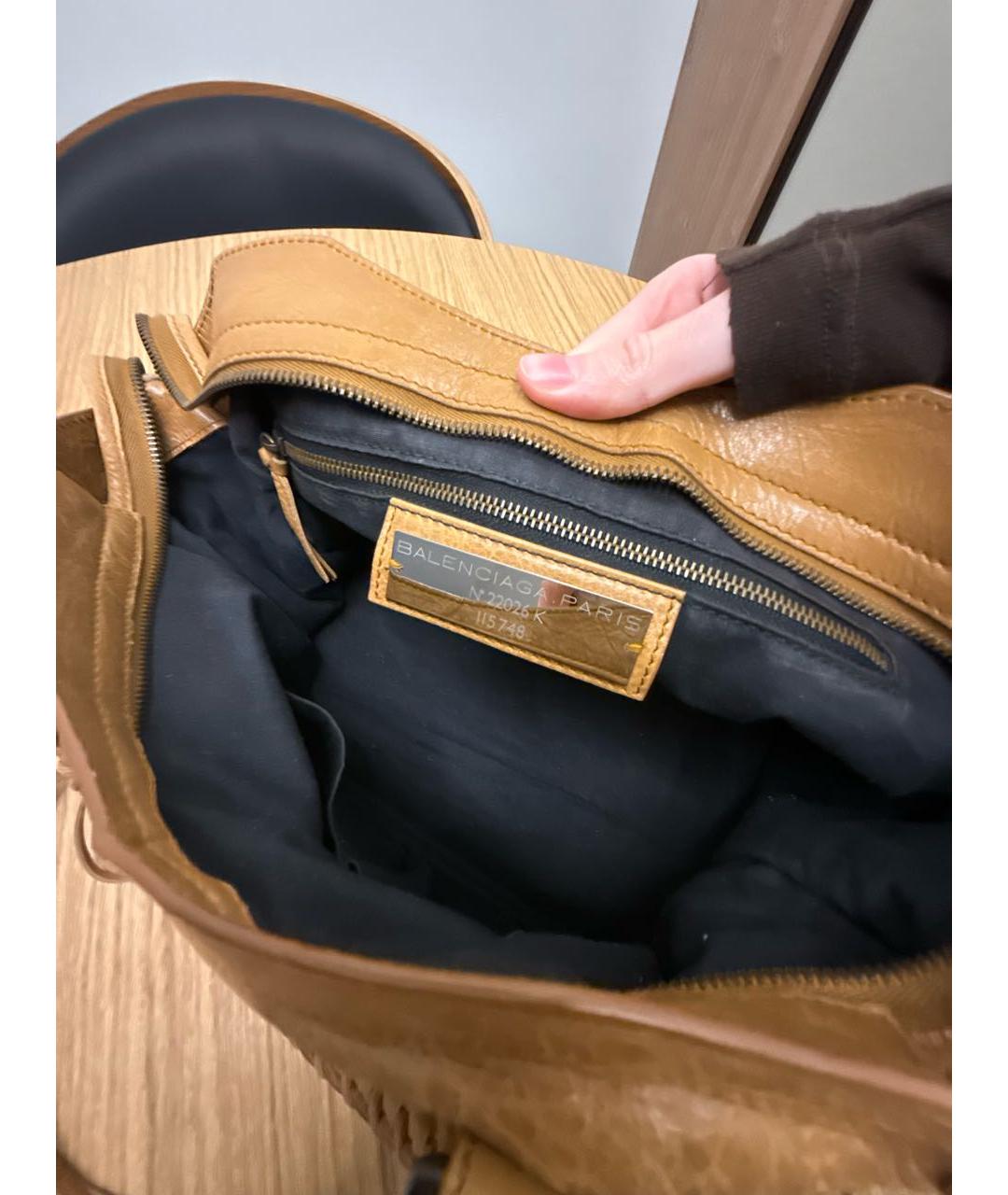 BALENCIAGA Коричневая кожаная сумка с короткими ручками, фото 5
