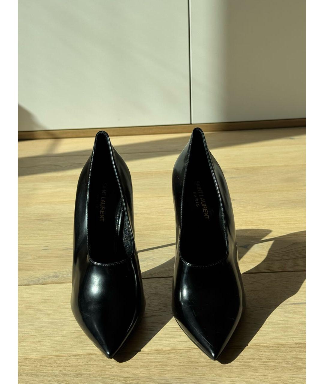 SAINT LAURENT Черные босоножки из лакированной кожи, фото 2