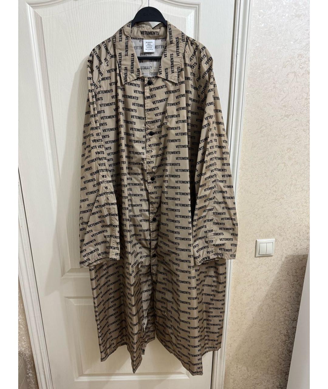 VETEMENTS Бежевый полиэстеровый тренч/плащ, фото 7