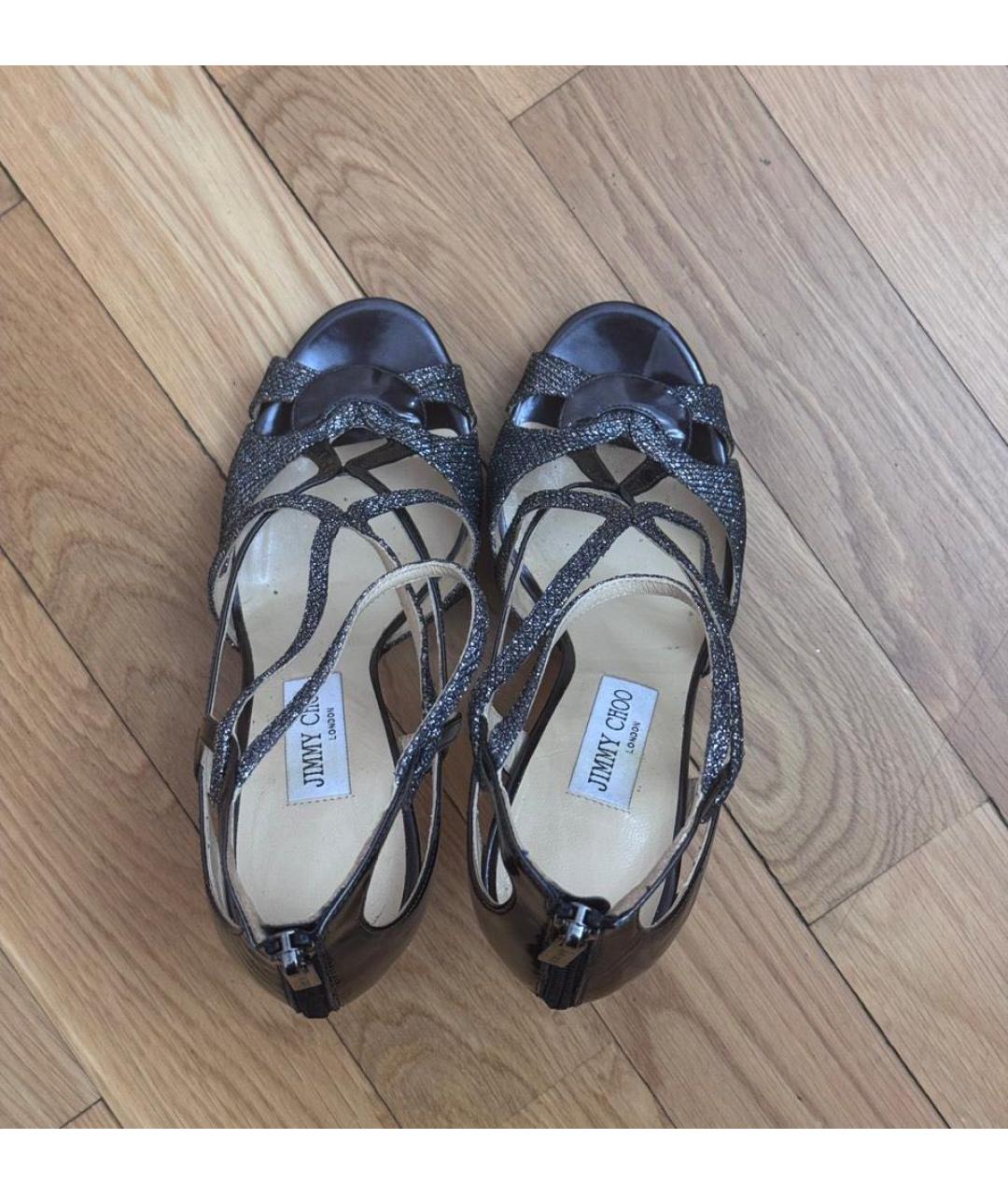 JIMMY CHOO Антрацитовые босоножки из лакированной кожи, фото 3
