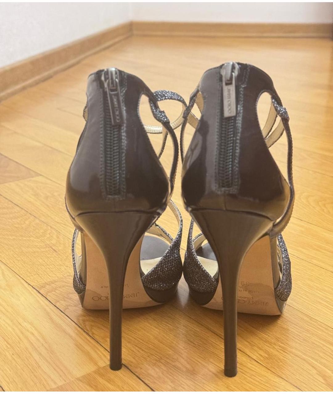 JIMMY CHOO Антрацитовые босоножки из лакированной кожи, фото 4