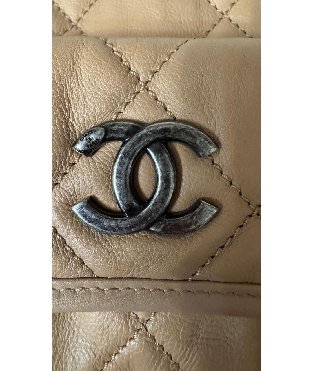 CHANEL Бежевая кожаная сумка с короткими ручками, фото 8