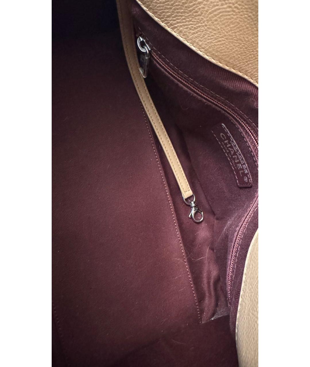 CHANEL Бежевая кожаная сумка с короткими ручками, фото 7