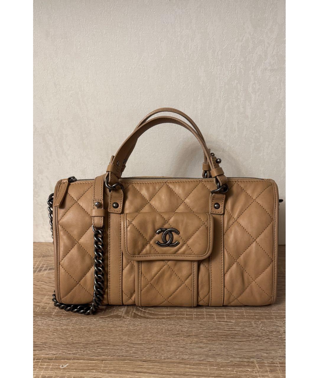 CHANEL Бежевая кожаная сумка с короткими ручками, фото 9