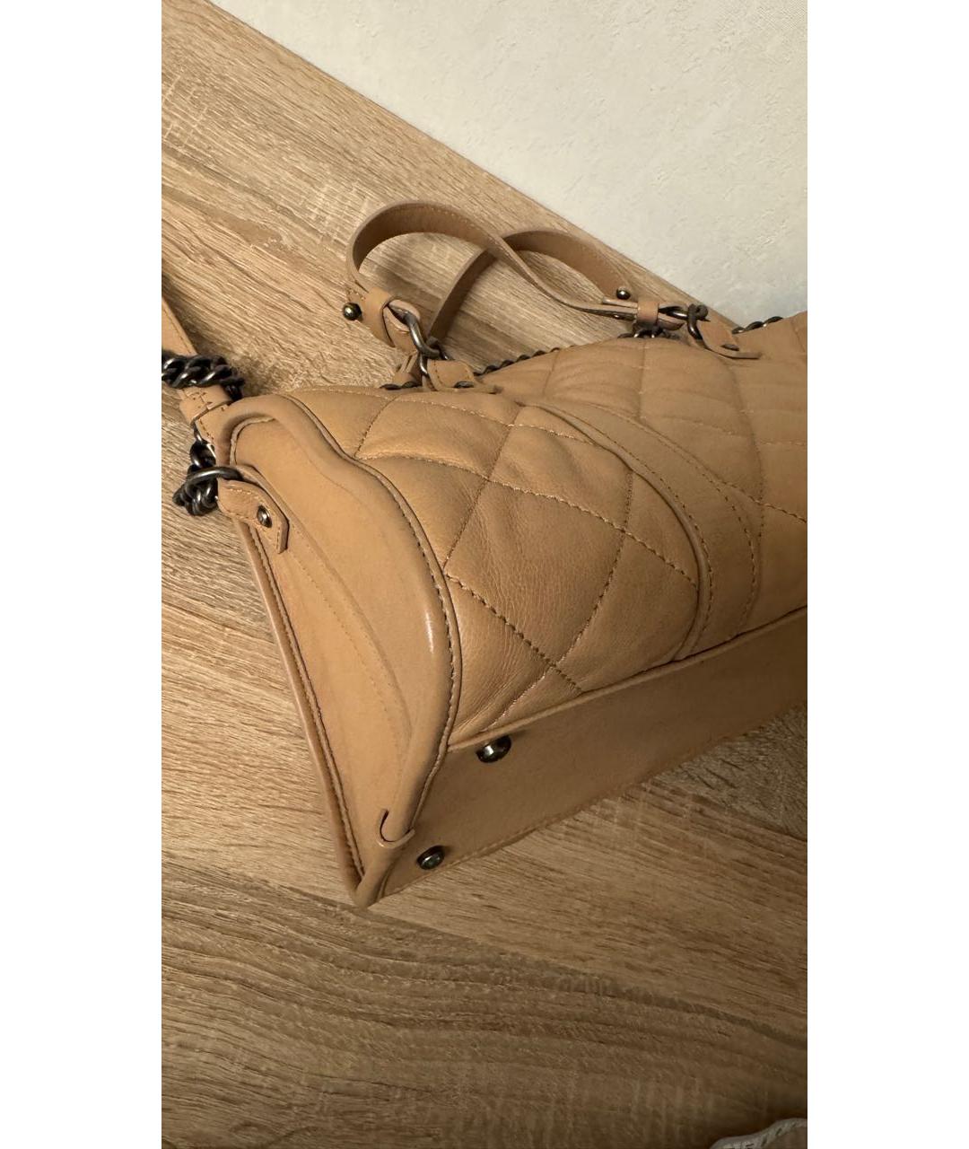 CHANEL Бежевая кожаная сумка с короткими ручками, фото 6