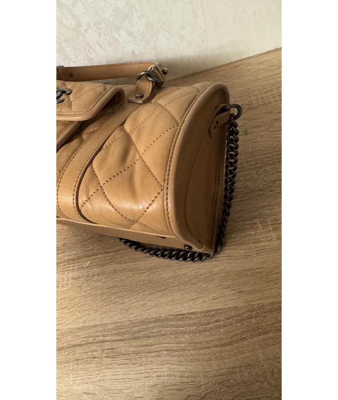 CHANEL Бежевая кожаная сумка с короткими ручками, фото 3