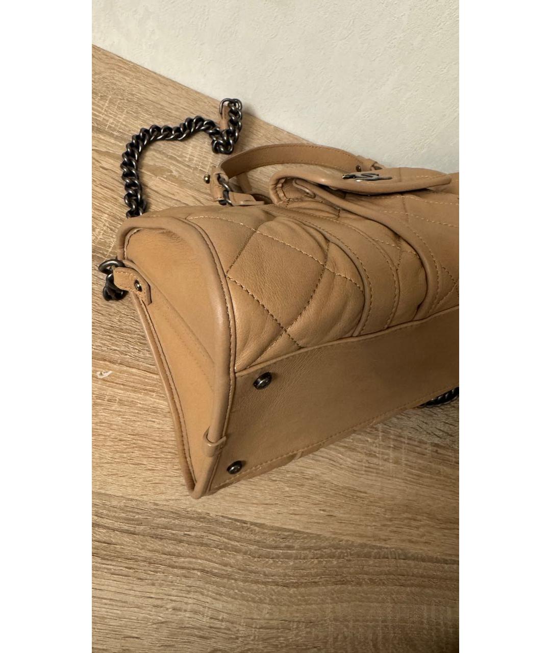 CHANEL Бежевая кожаная сумка с короткими ручками, фото 4