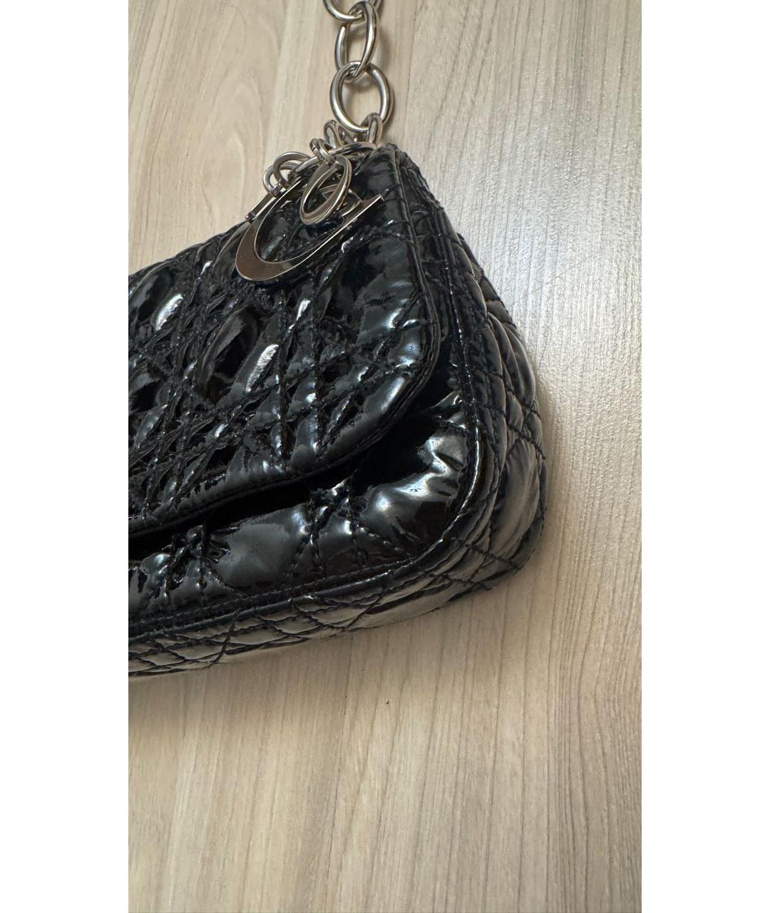 CHRISTIAN DIOR Черная сумка через плечо из лакированной кожи, фото 3