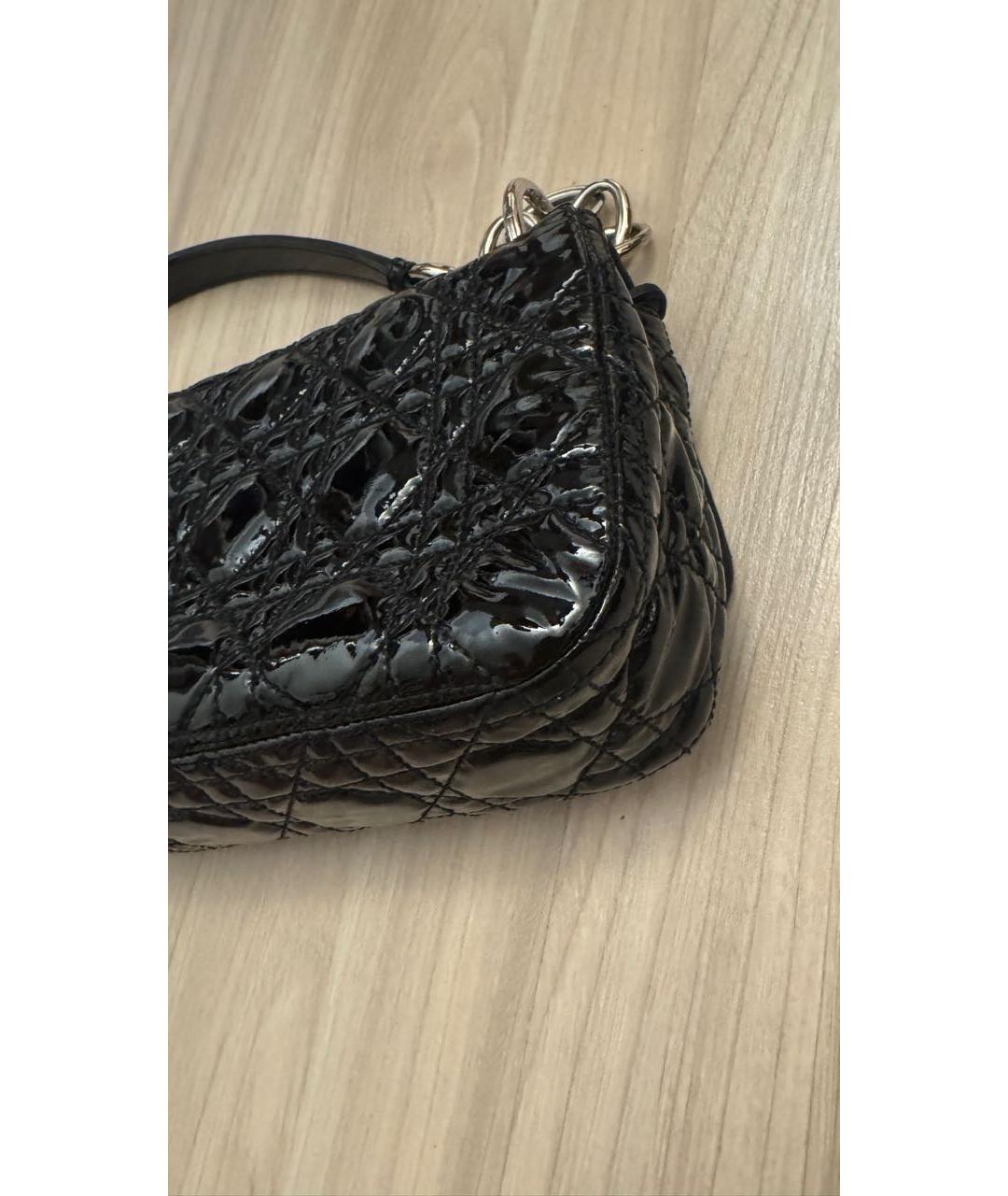 CHRISTIAN DIOR Черная сумка через плечо из лакированной кожи, фото 5