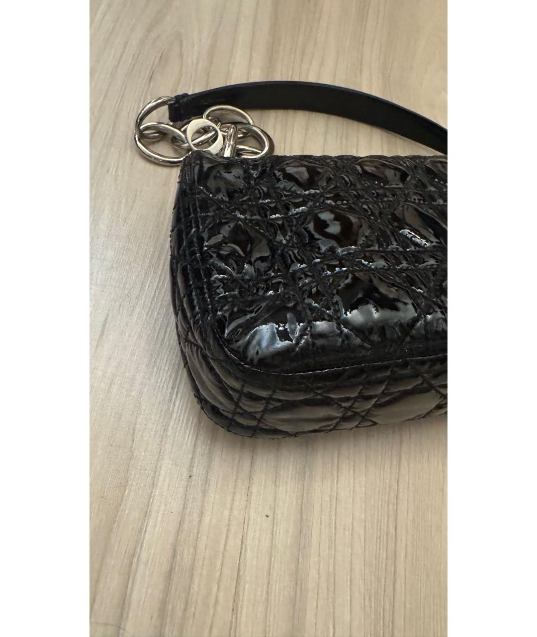 CHRISTIAN DIOR Черная сумка через плечо из лакированной кожи, фото 6