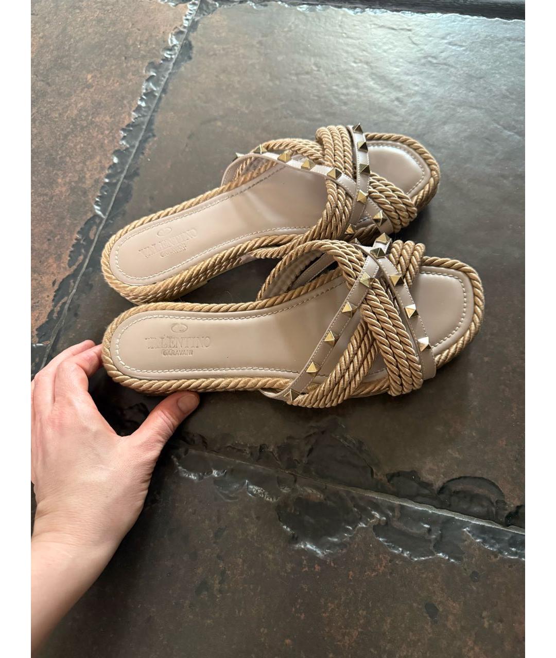 VALENTINO Бежевые шлепанцы, фото 5