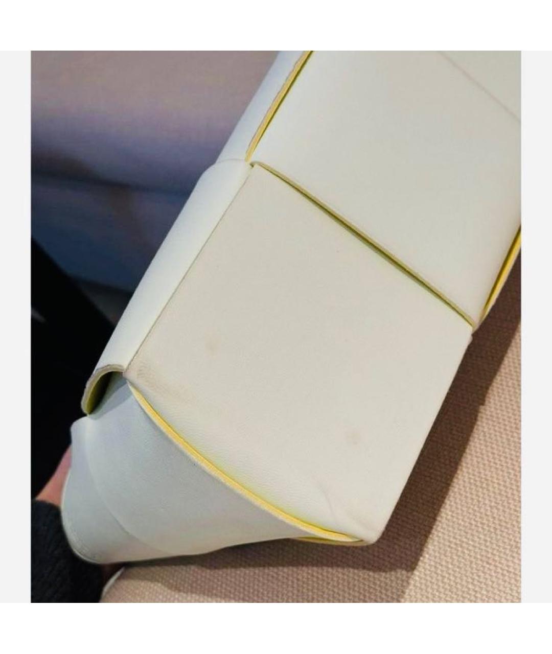 BOTTEGA VENETA Бежевая кожаная сумка с короткими ручками, фото 6