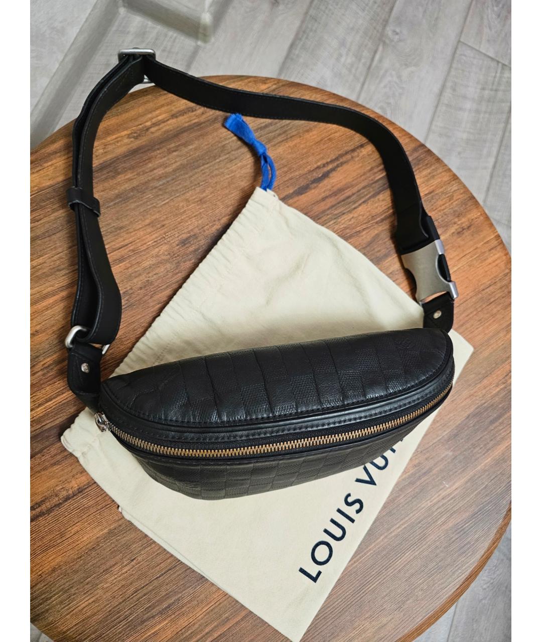 LOUIS VUITTON Черная кожаная поясная сумка, фото 5