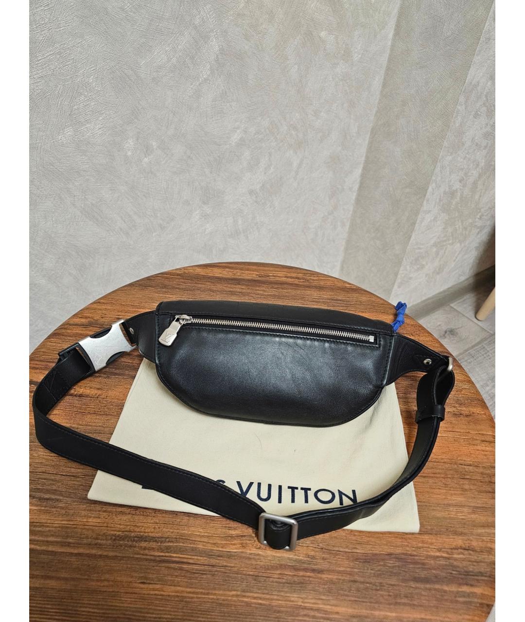 LOUIS VUITTON Черная кожаная поясная сумка, фото 3