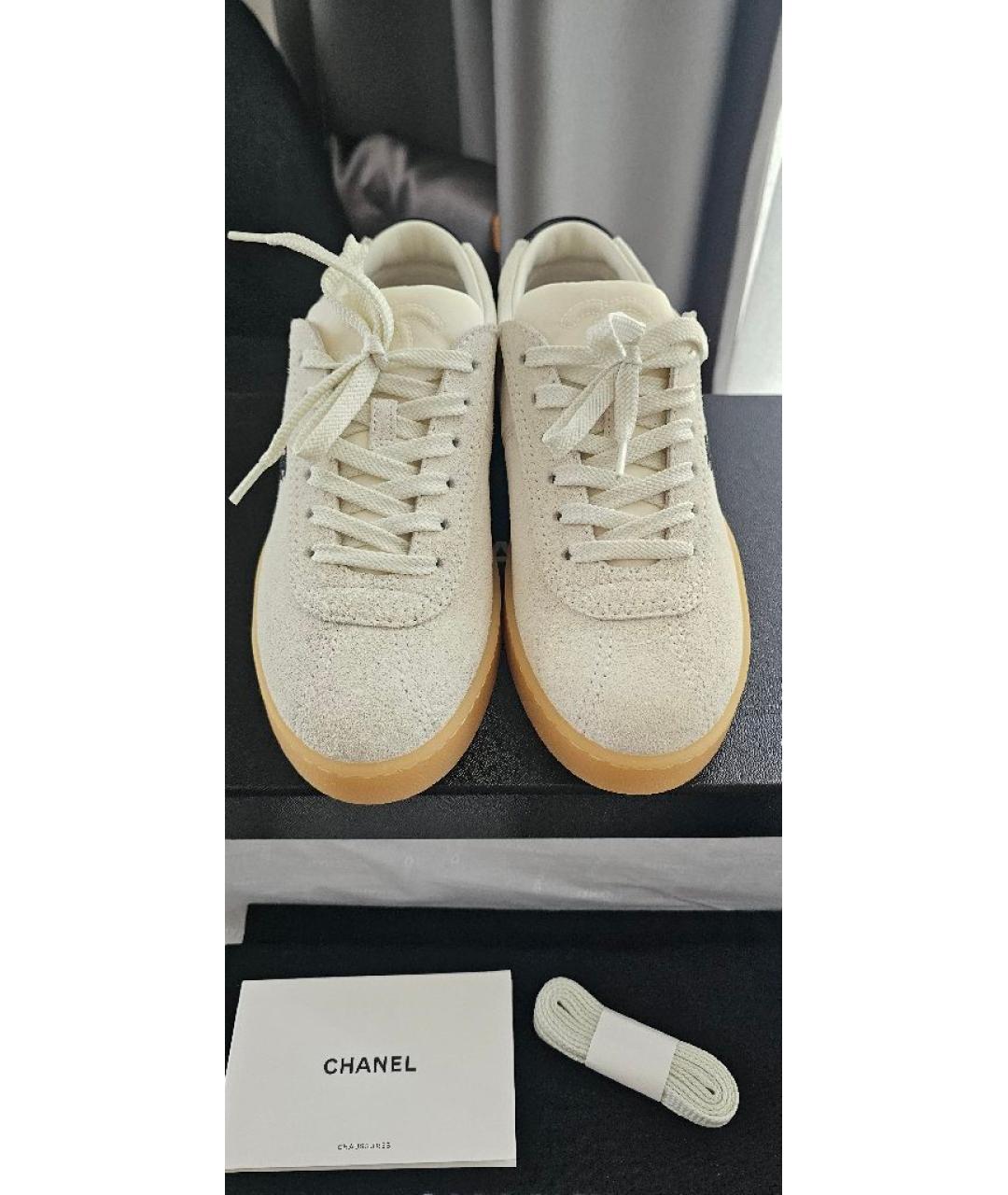 CHANEL Белые замшевые кеды, фото 4