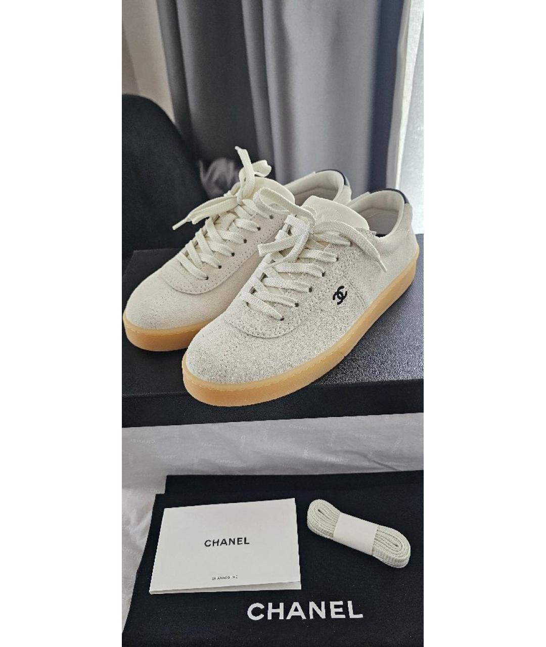 CHANEL Белые замшевые кеды, фото 2