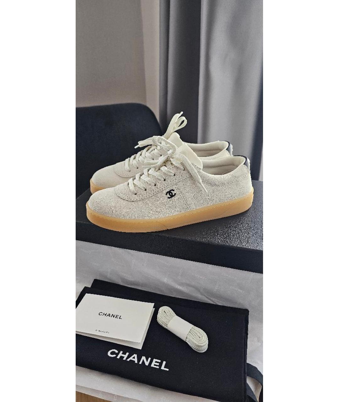 CHANEL Белые замшевые кеды, фото 5