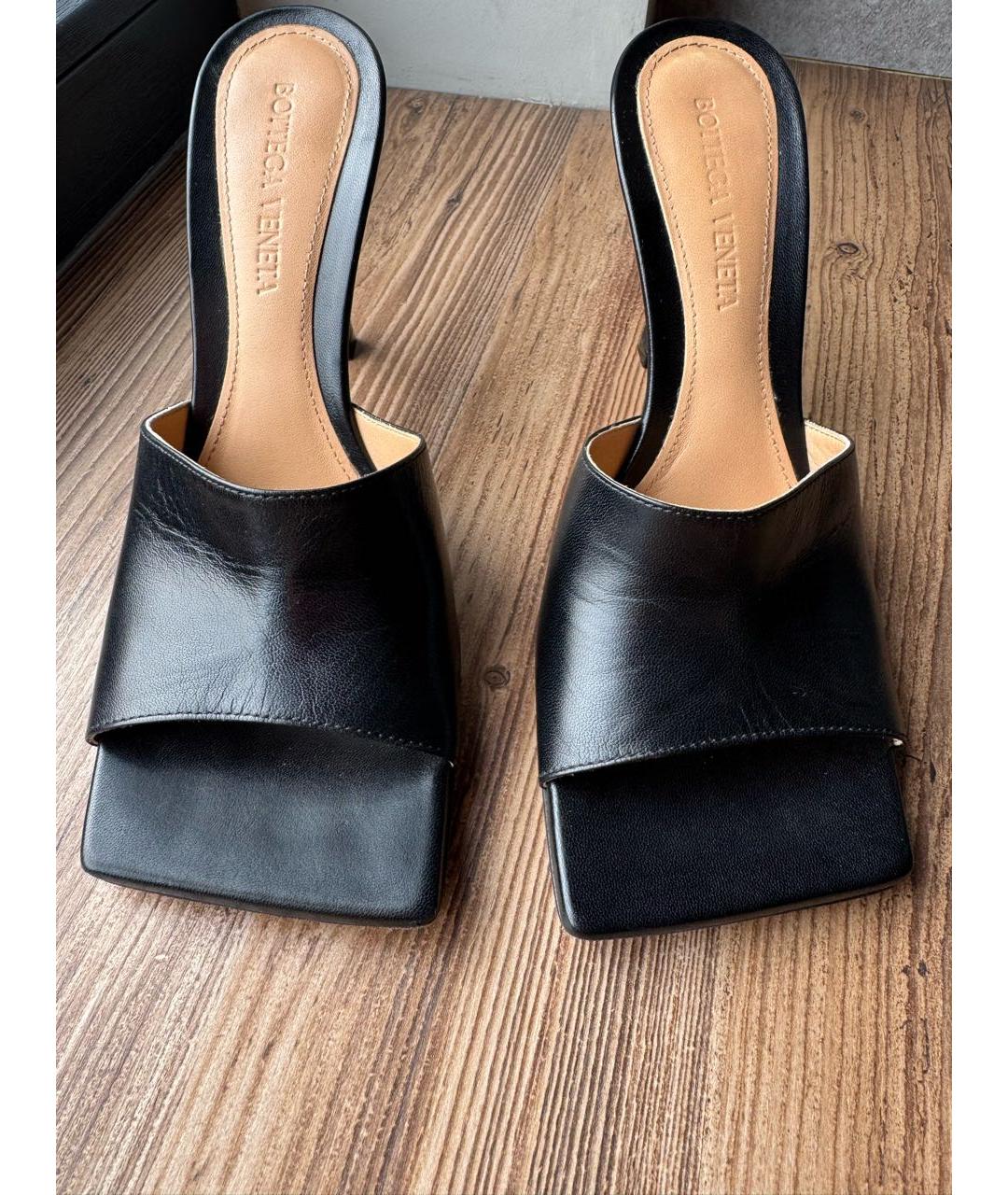 BOTTEGA VENETA Черные кожаные мюли, фото 2