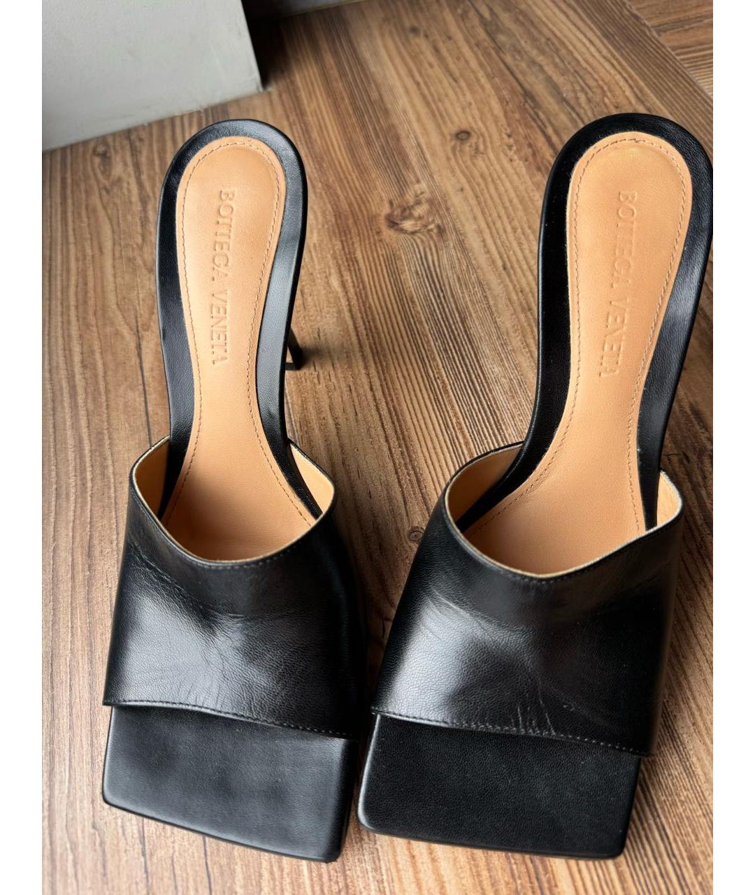 BOTTEGA VENETA Черные кожаные мюли, фото 5