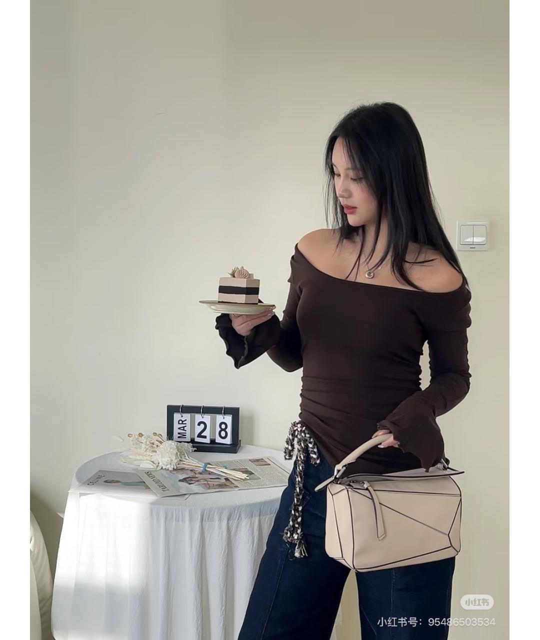 LOEWE Бежевая кожаная сумка с короткими ручками, фото 6